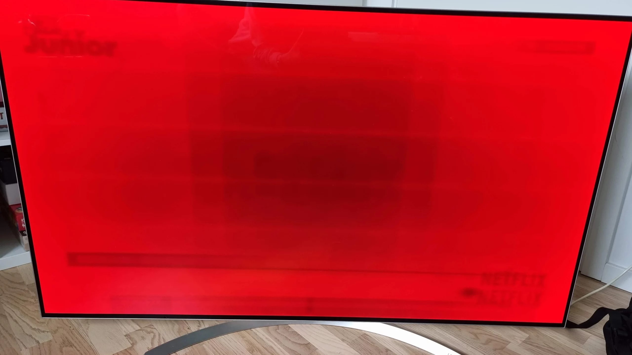 J'ai laissé mon écran OLED sur la même chaîne 20 minutes par jour : au bout de trois mois, l'image fantôme ne partait plus