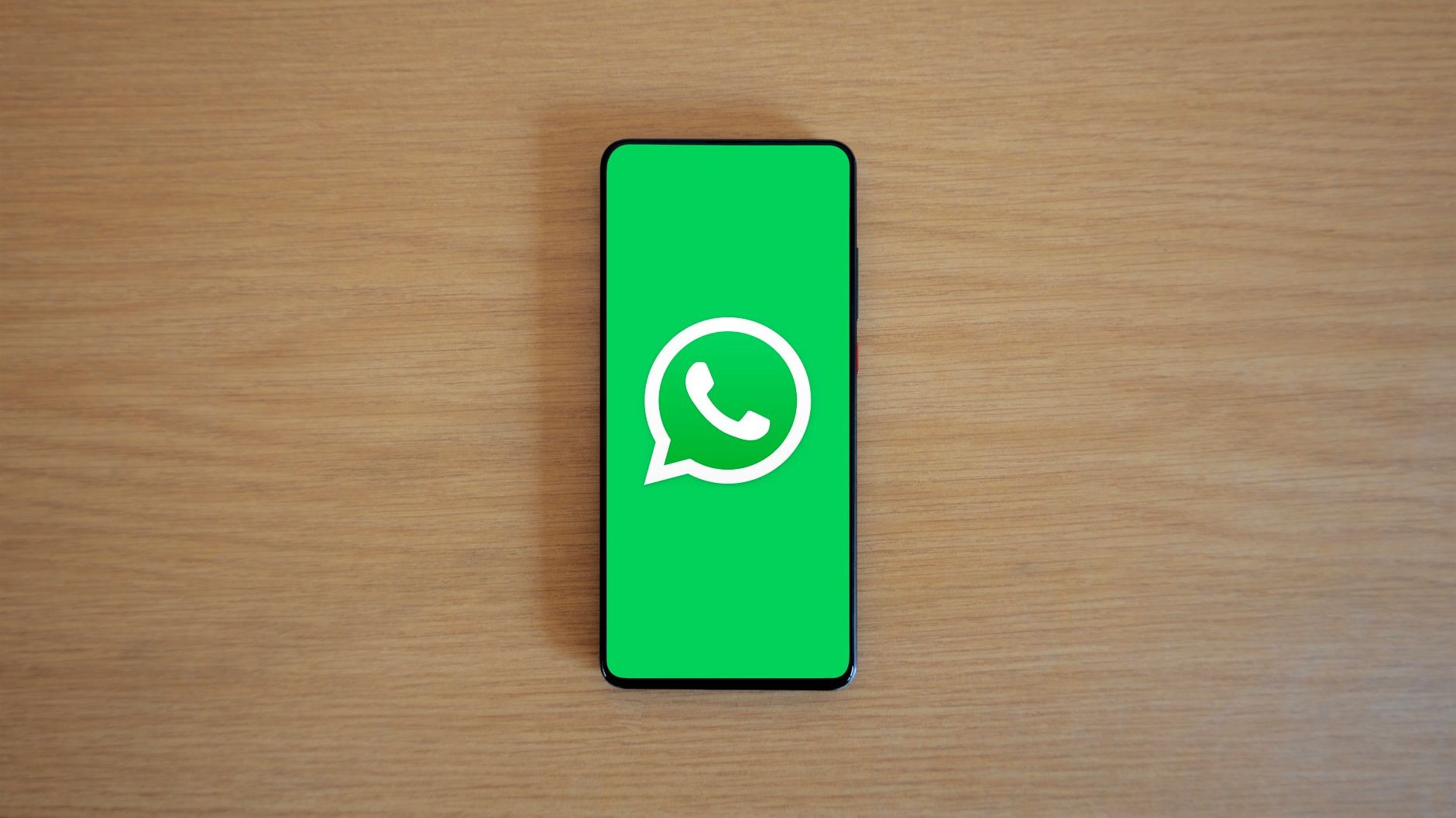 Fini les photos de vacances renvoyées floues à la famille : cette option planquée dans WhatsApp transmet le fichier d'orig...