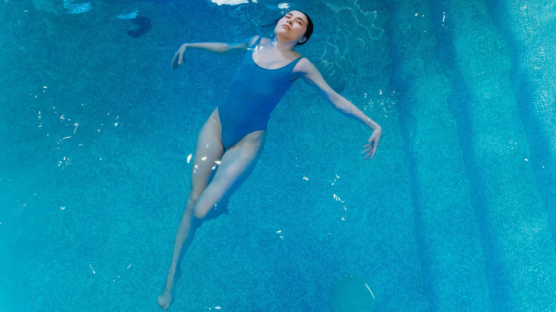 « Je pensais que le sigle IPX7 voulait dire waterproof » : pourquoi le chlore de la piscine et l'eau de mer font sauter la...