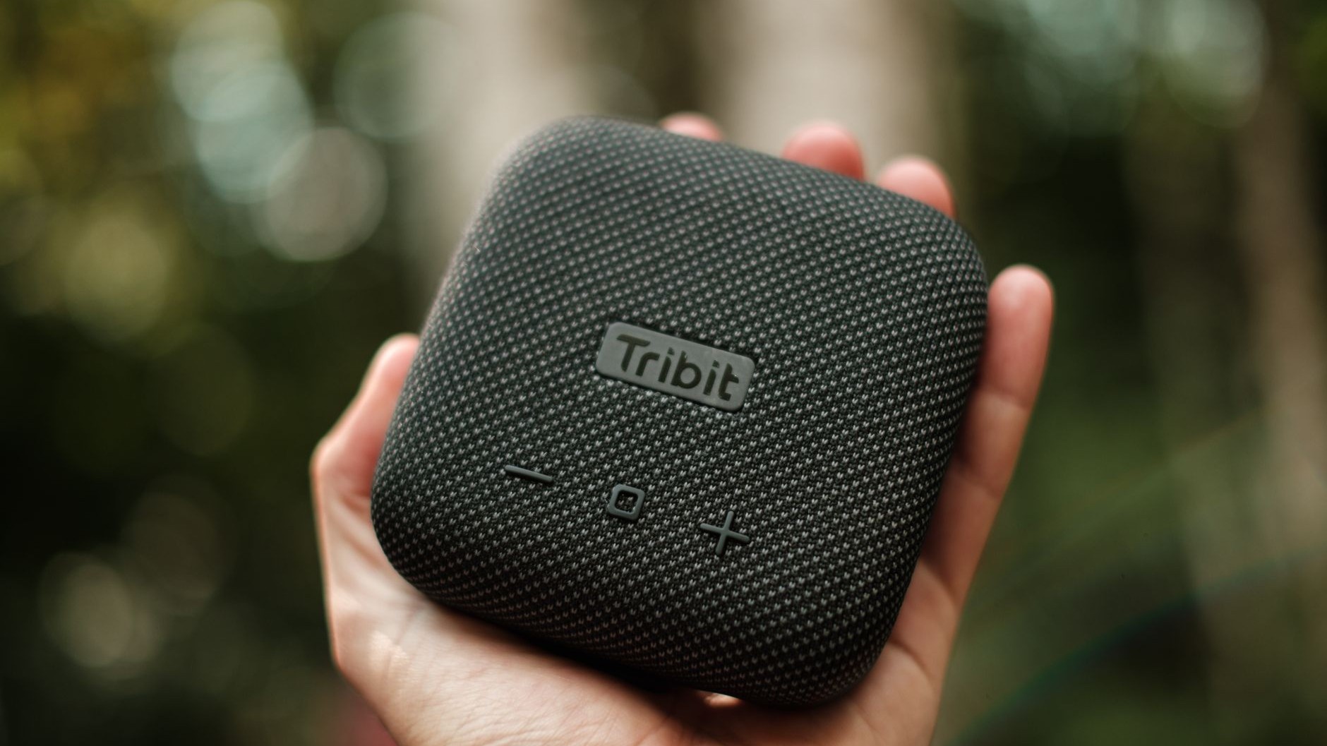 On s'obstine tous à faire confiance au sigle IPX7 des enceintes Bluetooth : ce détail du test en eau douce exclut pourtant...