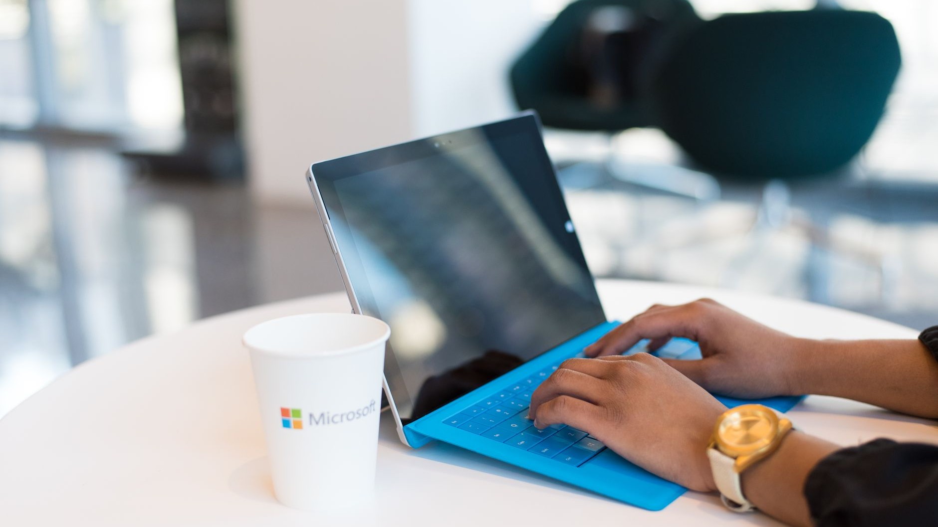 J'ai acheté un portable à 349 € pour la rentrée de mon fils juste parce qu'il tournait sous Windows 11 : le premier logici...